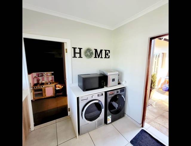 5 BEDROOM FREEHOLD SOLD IN CLIFTON HILL ESTATE